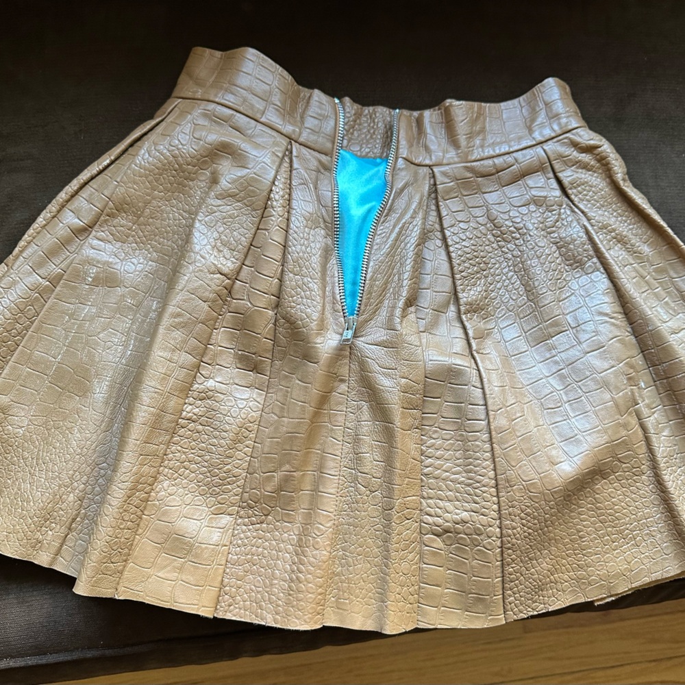 Tan Croc-Embossed 100% Leather Mini Skirt Lining Satin Blue Sz 8. Zip In Back - Picture 9 of 14